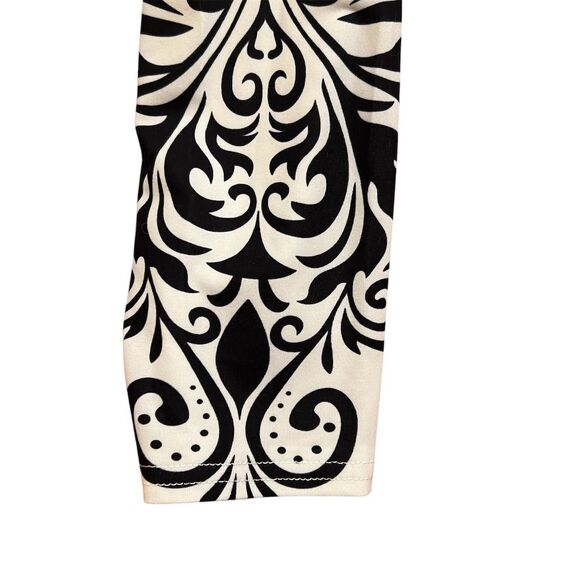 Halife Women's XL White &  Black Geometric V-Neck Long Sleeve Blouse Size XL NWT - Picture 3 of 4